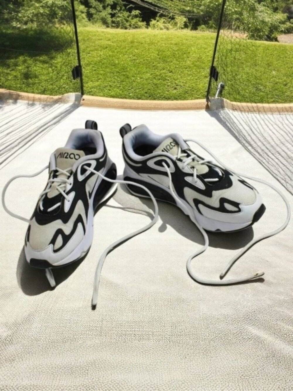 Nike Air Max 200 White Anthracite Black Low Top Lace-Up Sneaker, Size 8.5